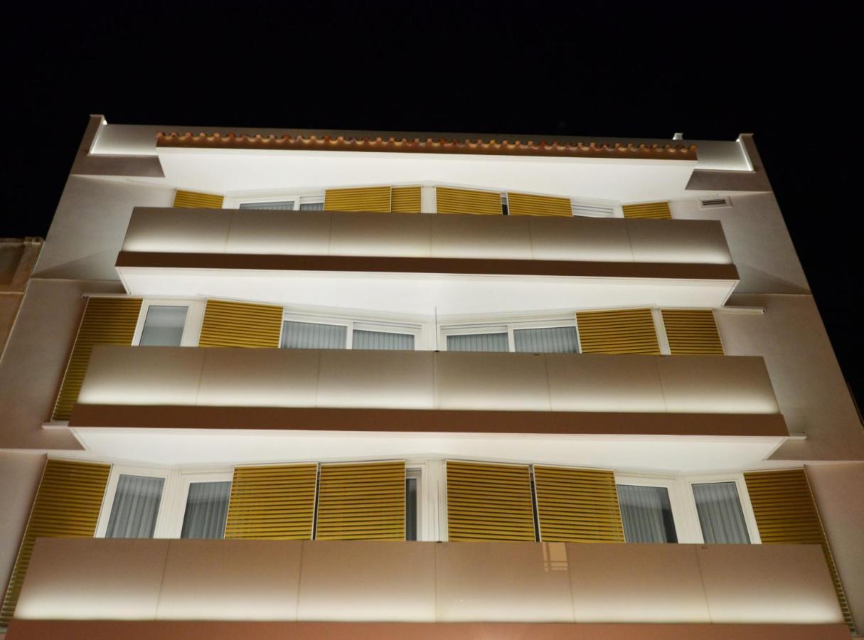 Suites Port 坎布里尔斯 外观 照片