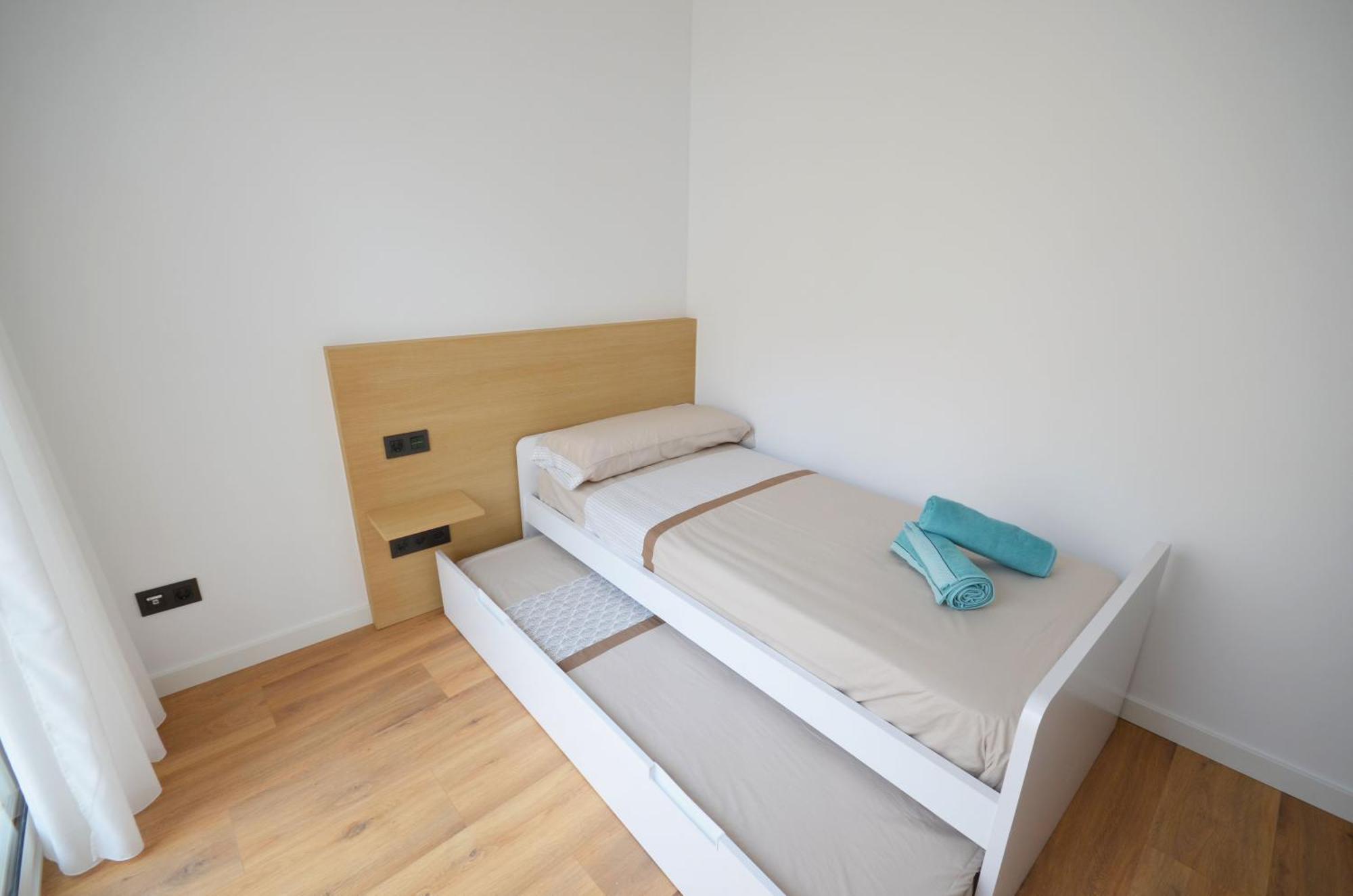 Suites Port 坎布里尔斯 外观 照片